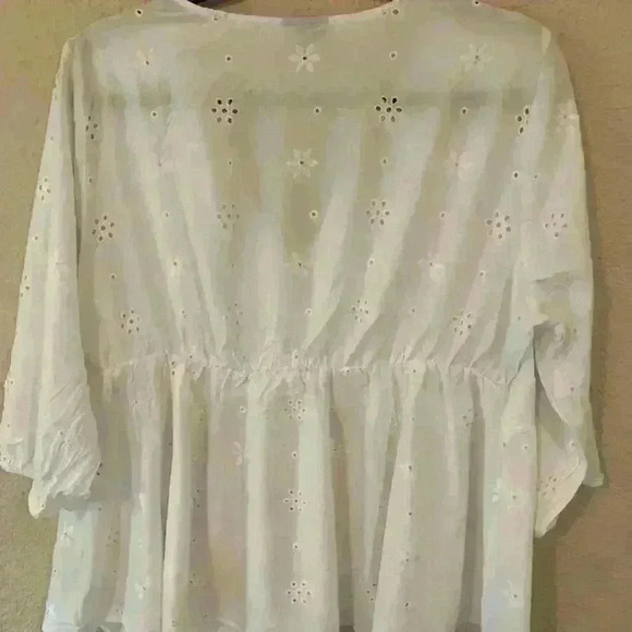 Torrid Eyelet 3/4 sleeve - Picture 6 of 7